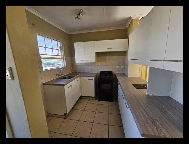 3 BEDROOM APARTMENT FOR SALE IN BOKSBURG WEST